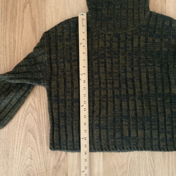 🍂UO Sweater size M - Picture 6 of 7